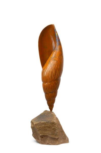 Poiretia - Pappelholz, Erdpigment, Sandstein - 2026 - 112 x 35 x 27 cm Poiretia - Pappelholz, Erdpigment, Sandstein - 2026 - 112 x 35 x 27 cm